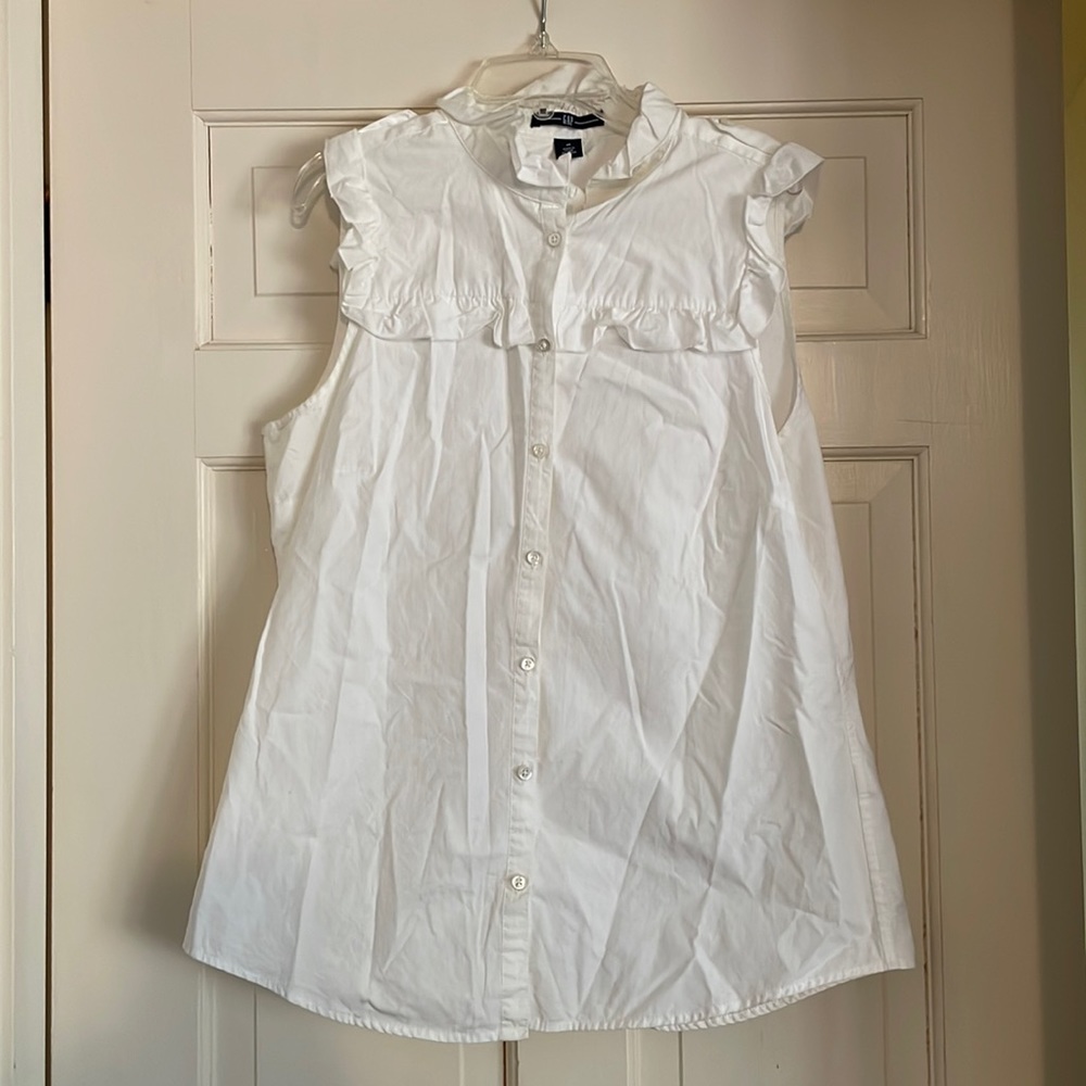 Gap button up shirt size M